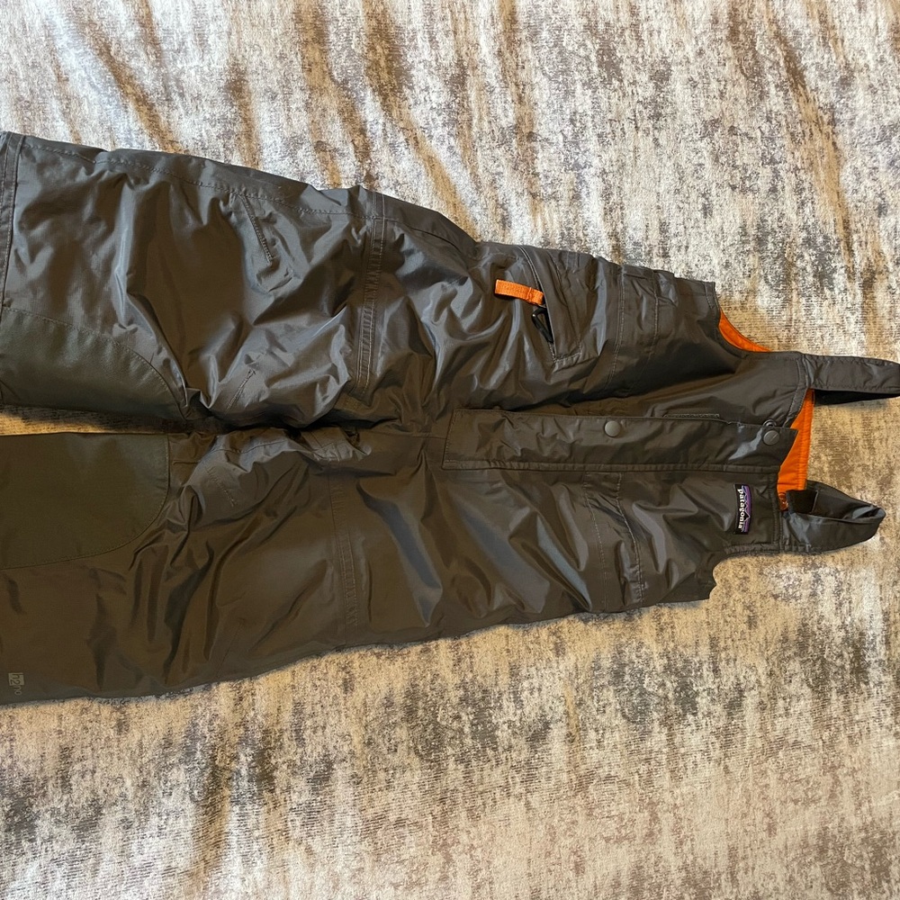 Patagonia gray snow bibs 2T excellent condition